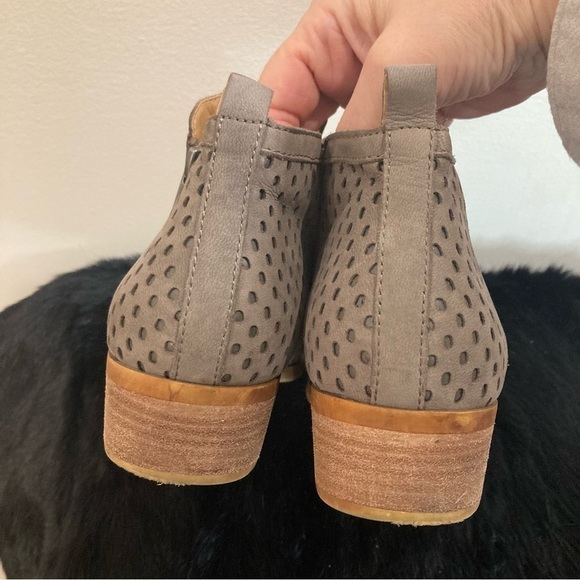 LUCKY BRAND Sz 8 Basel Laser Cutouts Western Boho Style Stacked  Heel Booties - Picture 9 of 11